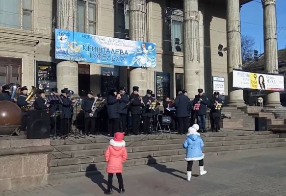 У центрі Тернополя заспівали відомі колядки (фото)