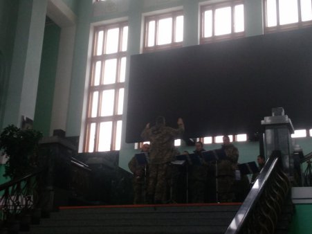 Тернополяни чекали потяг під патріотичну музику військового оркестру (фото, відео)
