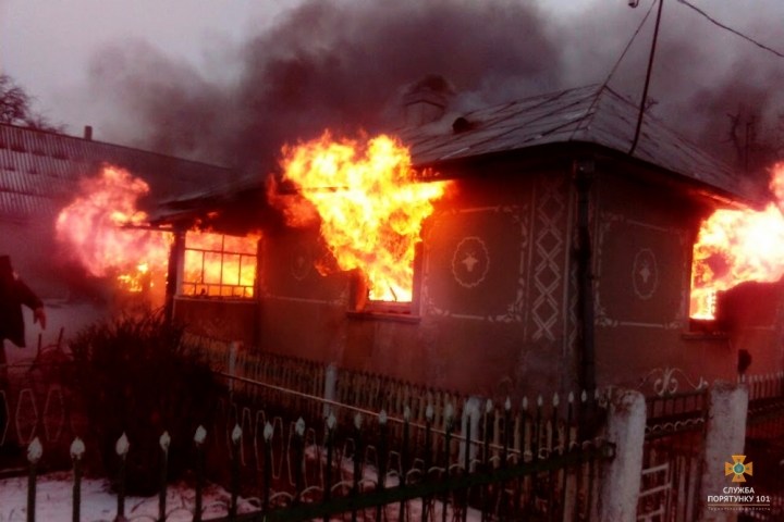 На Тернопільщині гасили масштабну пожежу (фото)