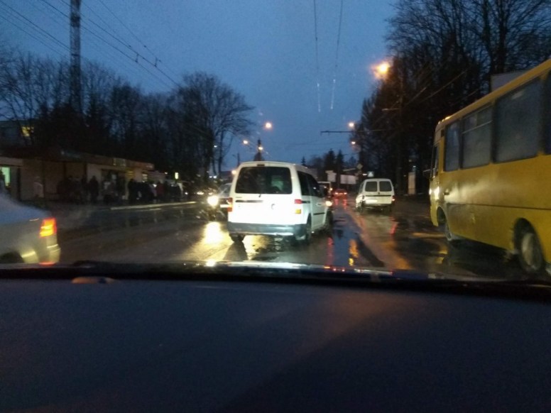 У Тернополі на Злуки аварія (фото)