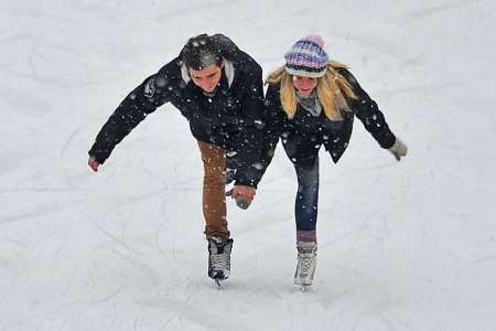 Московским школьникам разрешили не ходить на учебу из-за снегопада