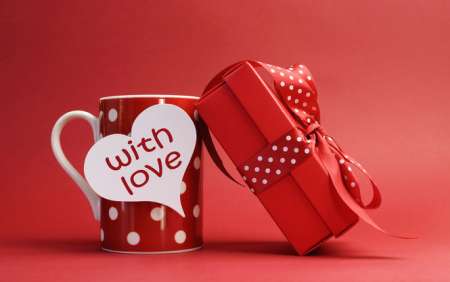 Эксперты составили рейтинг самых популярных подарков в России ко Дню влюбленных