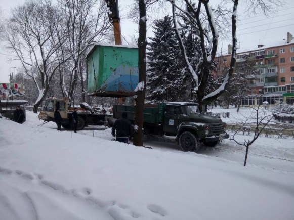 У Тернополі на «Дружбі» демонтували кіоск (фото)