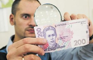 Тернополян вчать відрізняти фальшиві гроші від справжніх