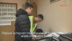 У тернопільському виші пограбували жінку