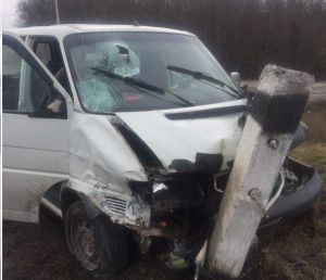 Через власну недбалість в аварії на Тернопільщині сильно постраждала жінка (фото)