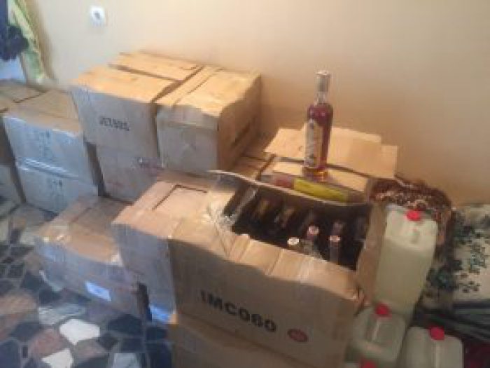 У тернопільських гаражах виявили два підпільні цехи з виготовлення алкоголю (ФОТО)