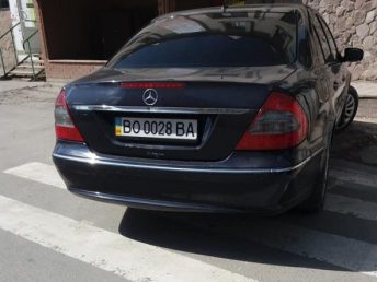 На Тернопільщині водій на “Мерседесі” припаркувався на “зебрі” (ФОТОФАКТ)