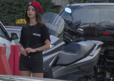Ливанских девушек-полицейских одели в откровенную летнюю форму  ради туристов. ВИДЕО