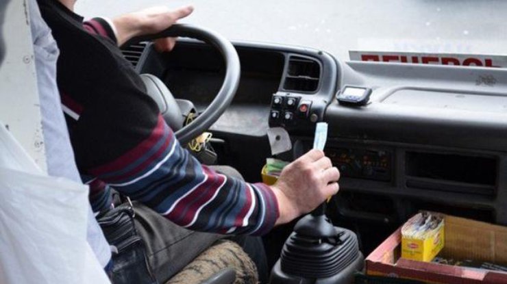У Тернополі в маршрутці пасажир залишив водієві “на чай”