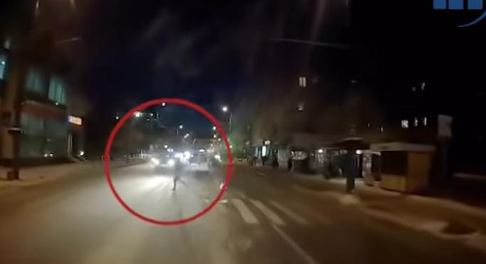 Є відео жахливої аварії у Тернополі, де авто збиває школяра (ВІДЕО)