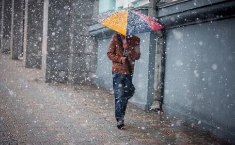 В Україні погіршується погода: мокрий сніг, вітер, ожеледиця