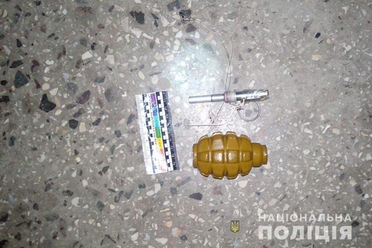 У Тернополі в будинок підкинули бойову гранату (ФОТО)