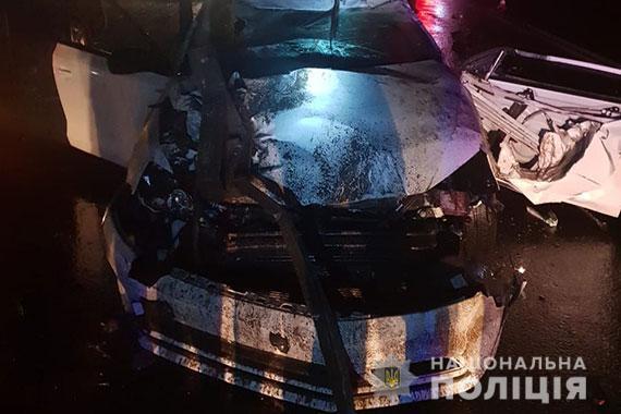 Смертельна аварія біля Тернополя: легківка в’їхала у вантажівку (ФОТО)