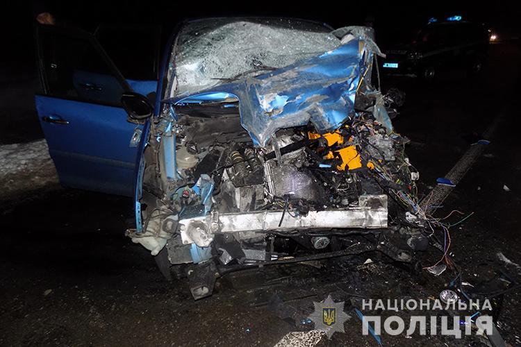 На Тернопільщині жахлива аварія з потерпілими: легківка в’їхала у вантажівку (ФОТО)