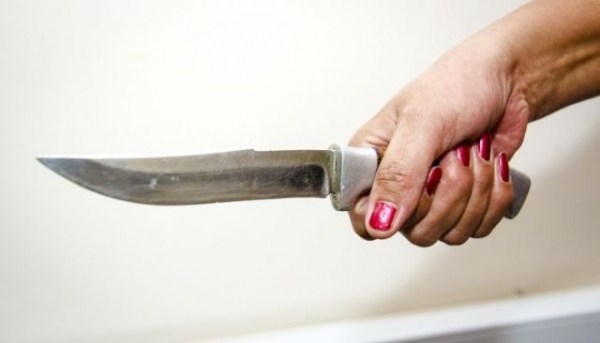 На Тернопільщині жінка вдарила чоловіка ножем у груди