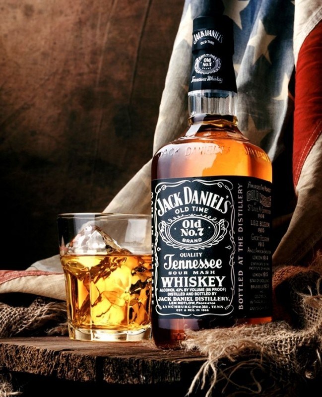 18-річний тернополянин пішов на злочин. Молода людина викрала дві пляшки «Jack Daniel’s»