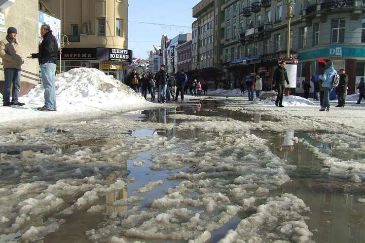 Погода дивуватиме жителів Тернопільщини різкими перепадами: передбачають відлигу і дощі