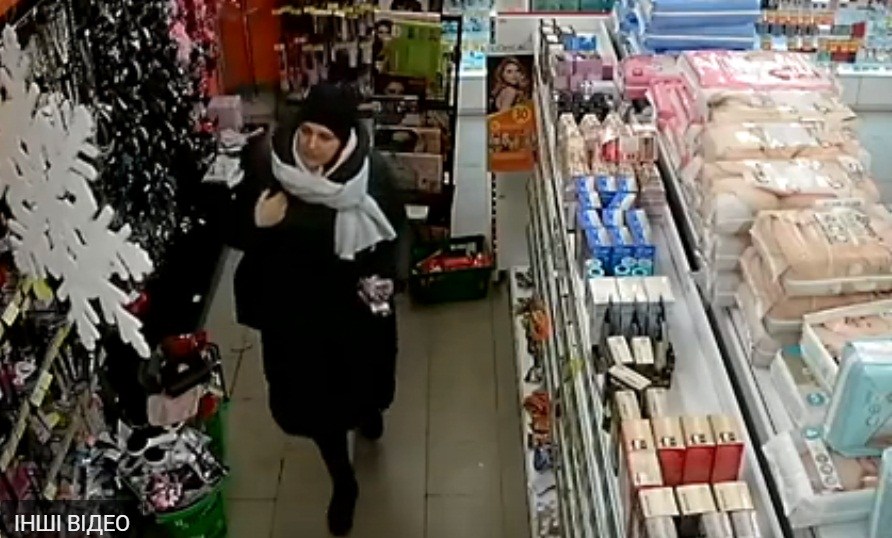 У Тернополі жінка зганьбилась в магазині “ЄВА” (ВІДЕО)