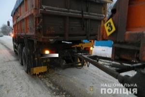 Трагедія на Тернопільщині: водій вантажівки переїхав ногу чоловіку, який лежав на дорозі
