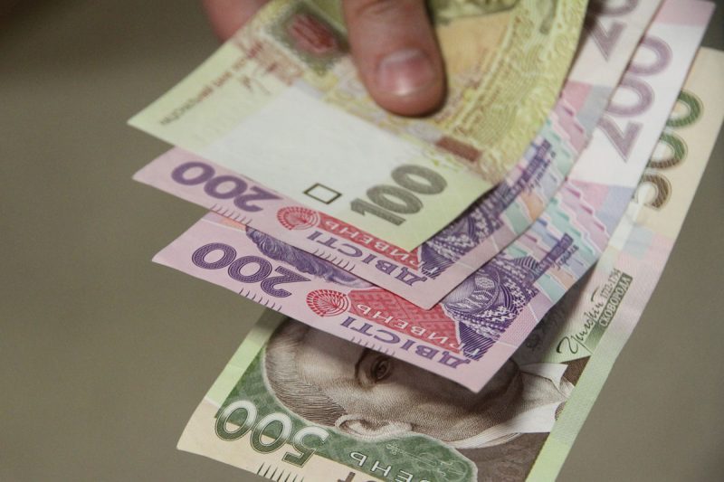 На Тернопільщині чоловік віддав аферистам 15 000 гривень