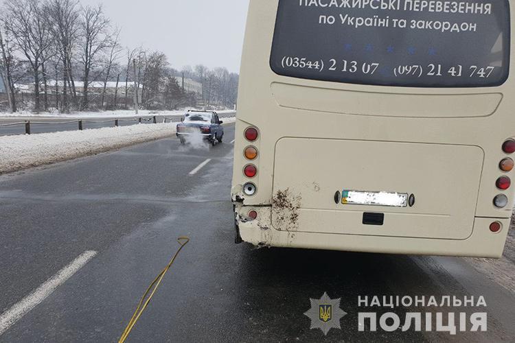 Біля Тернополя водій задрімав за кермом і потрапив у ДТП (ФОТО)