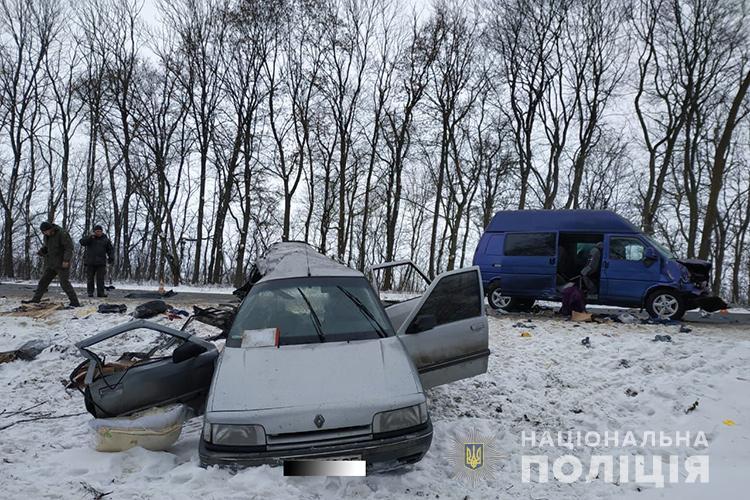 На трасі Львів-Тернопіль бус з пасажирами, які їхали у Берлін, потрапив у жахливу аварію (ФОТО)