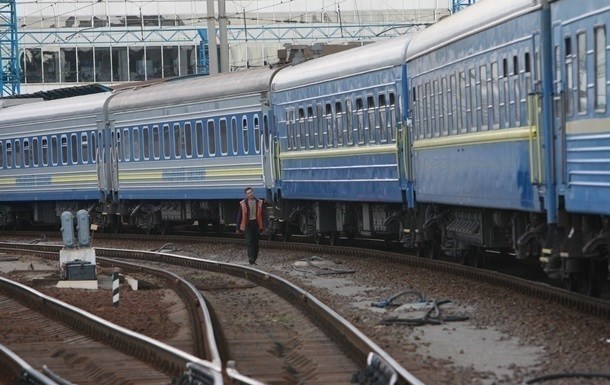 На Тернопільщині в потязі троє чоловіків наробили біди