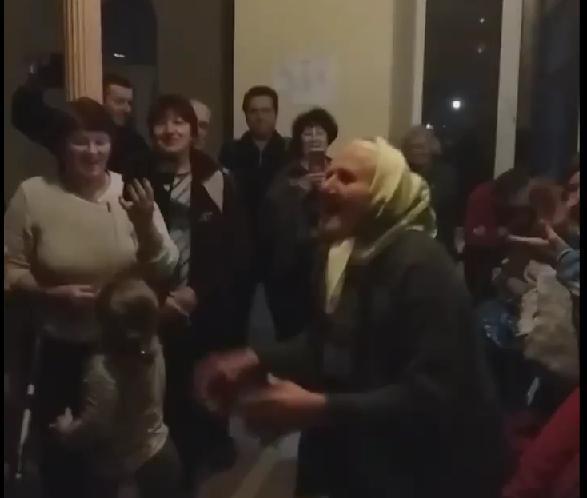 На Тернопільщині 90-річна бабуся показала усім, як потрібно танцювати (ВІДЕО)