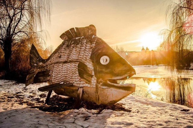У Тернополі є єдиний у світі пам’ятник рибі, яка першою зійшла на берег (ФОТО)