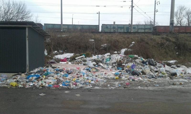Тернополяни влаштували звалище сміття на Новому світі (ФОТО)