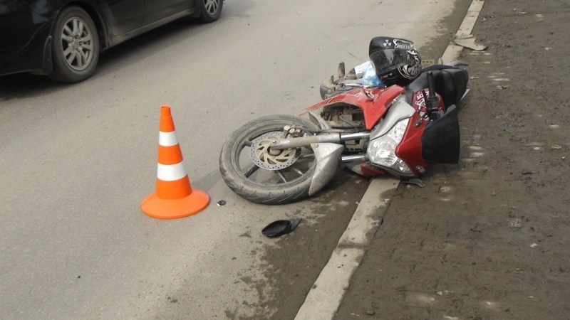 На Тернопільщині 18-річний та 15-річний хлопці на мотоциклі потрапили у ДТП