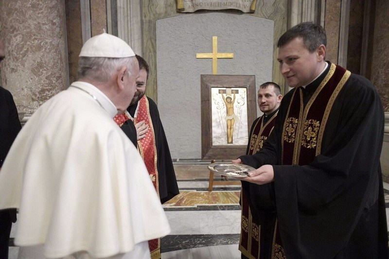 Папа Франциск благословив копію чудотворної ікони Розп’яття Спасителя із Зарваниці