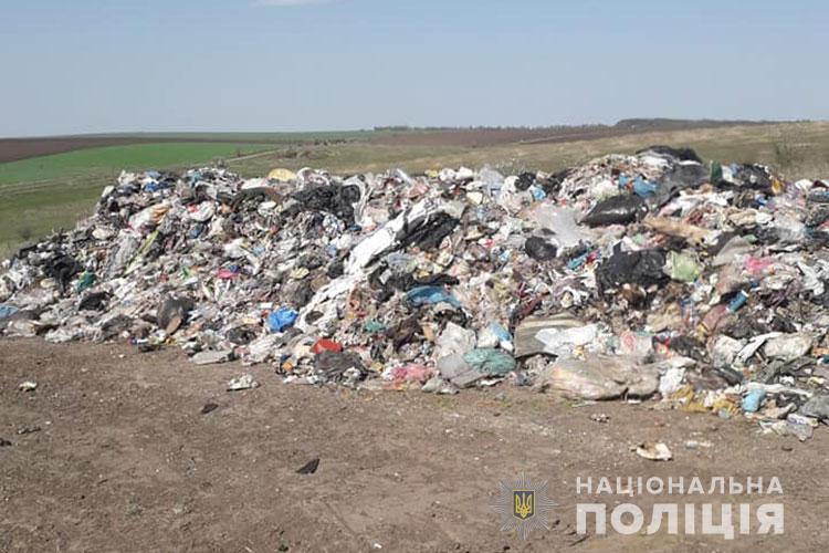 На Тернопільщині виявили сміття, яке, ймовірно, незаконно привезли з Львівщини (ФОТО)
