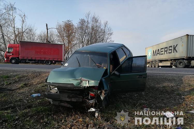 На автодорозі Тернопіль-Львів зіткнулися ВАЗ-2109 та Mazda (ФОТО)