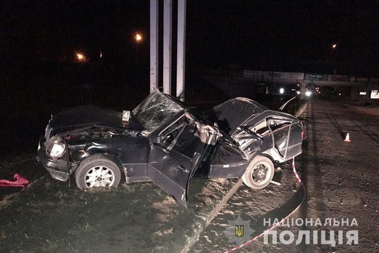 Смертельна аварія у Тернополі: “Мерседес” перекинувся, загинула жінка (ФОТО)