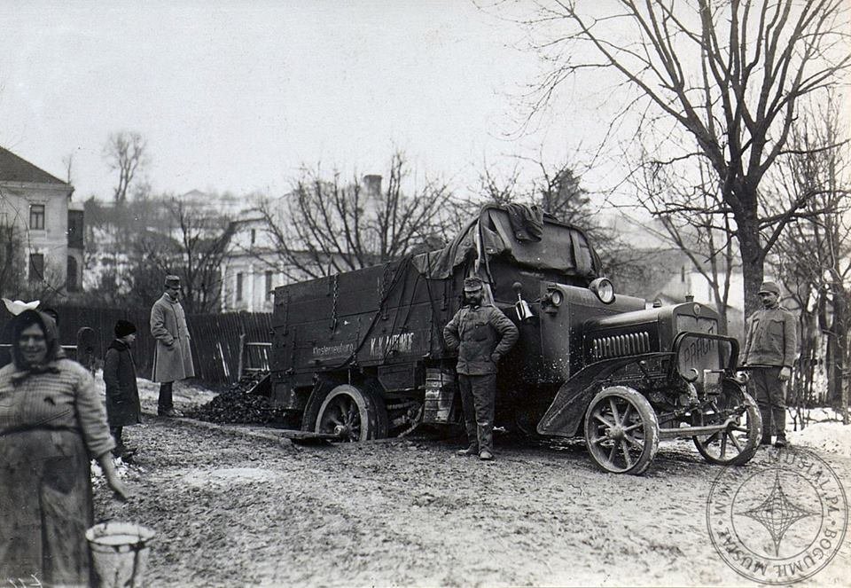 У соціальну мережу потрапило найдавніше фото ДТП на Тернопільщині, яка трапилась ще у в 1914-1918 роках (ФОТО)