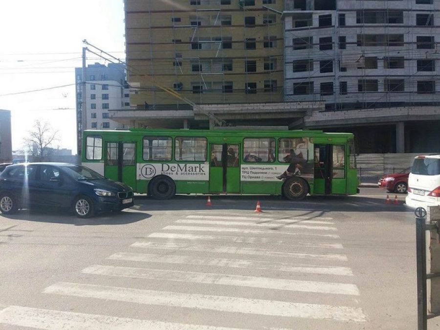 У лікарні помер тернополянин, якого збив тролейбус (ФОТО)