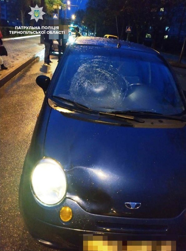 У Тернополі молодий водій на “Матізі” збив дівчину (ФОТО)