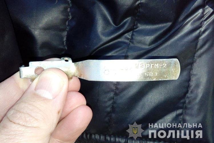 У Тернополі біля виборчої дільниці знайшли спусковий важіль до ручної гранати (ФОТО)
