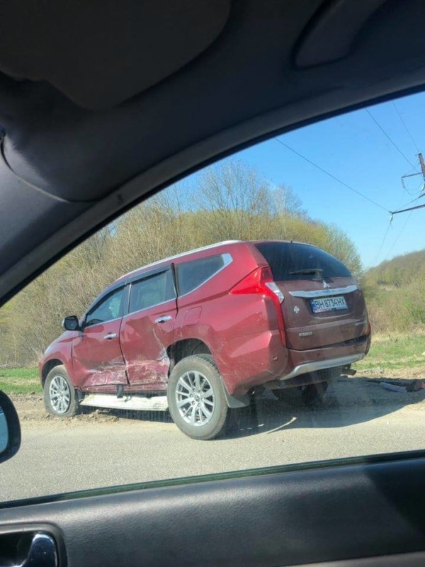 Аварія біля Тернополя: на перехресті зіткнулися два автомобілі (ФОТО)