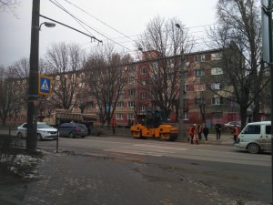 Дороги в Тернополі ремонтують і вночі