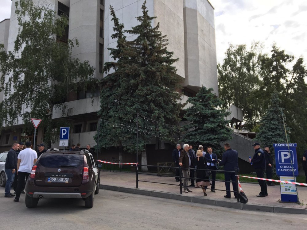 Небезпека у Тернополі: у центрі знайшли 50-ти кілограмову боєздатну бомбу (ФОТО)