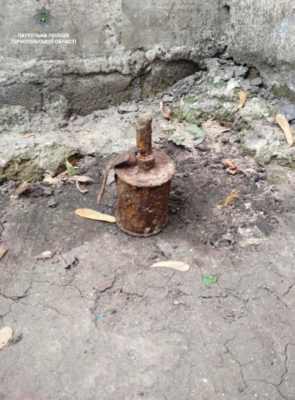 У Тернополі в дворі будинку діти знайшли гранату (ФОТО)