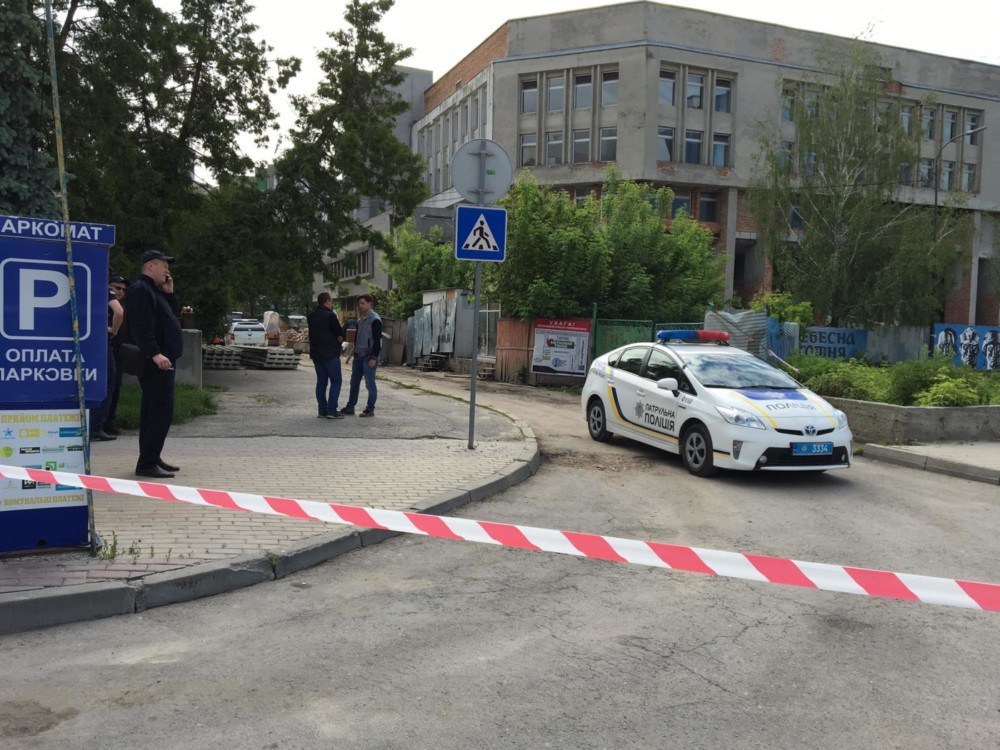 Небезпека у Тернополі: у центрі знайшли 50-ти кілограмову боєздатну бомбу (ФОТО)