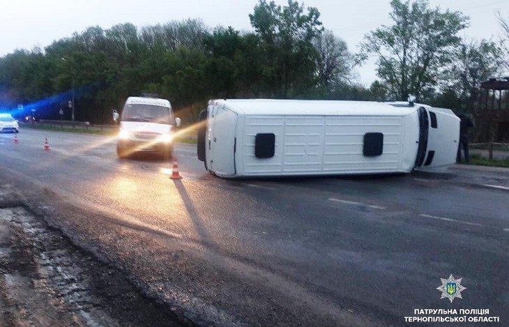 Резонансна аварія біля Тернополя: через п’яного водія перекинувся “Мерседес” (ФОТО)