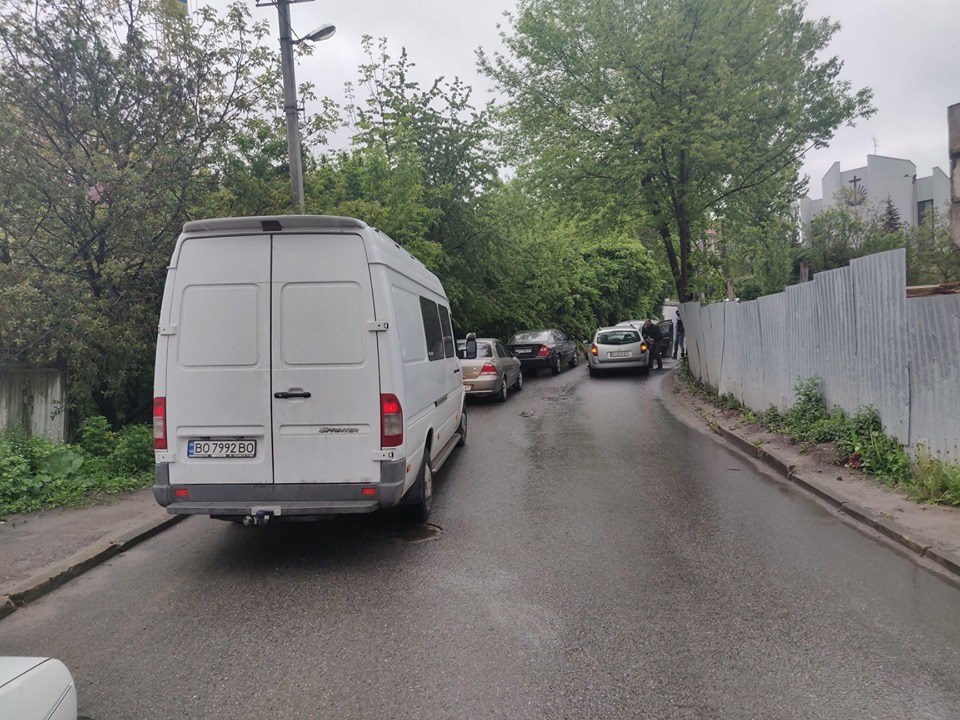 У Тернополі водій поїхав проти “шерсті” і влаштував потрійну аварію (ФОТО)