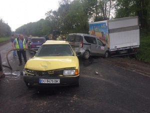У масштабну  аварію на Тернопільщині потрапило 5 автомобілів