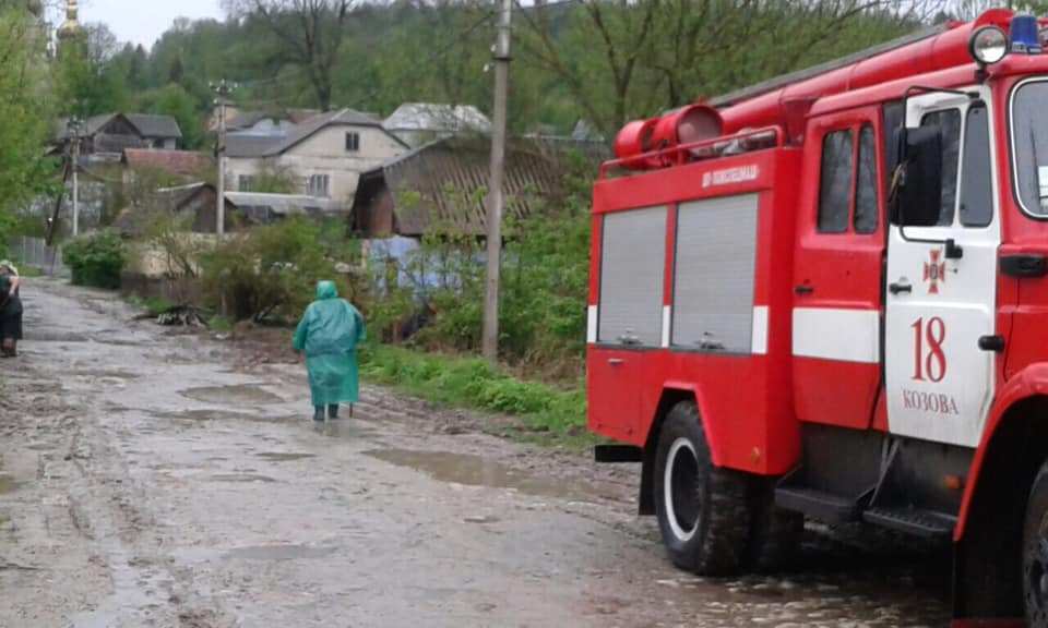 Злива на Тернопільщині знову наробила біди – люди не можуть вийти з помешкань (ФОТО)