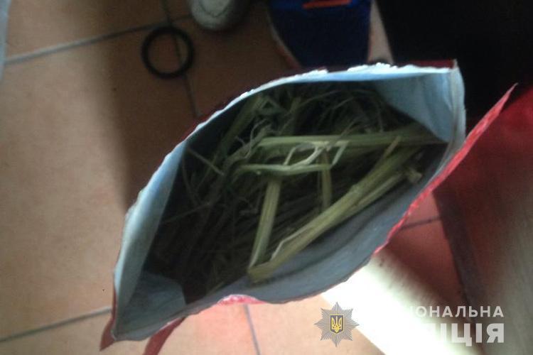 У Тернополі “прикрили” наркобізнес: вилучили наркотиків на 400 тисяч гривень (ФОТО)